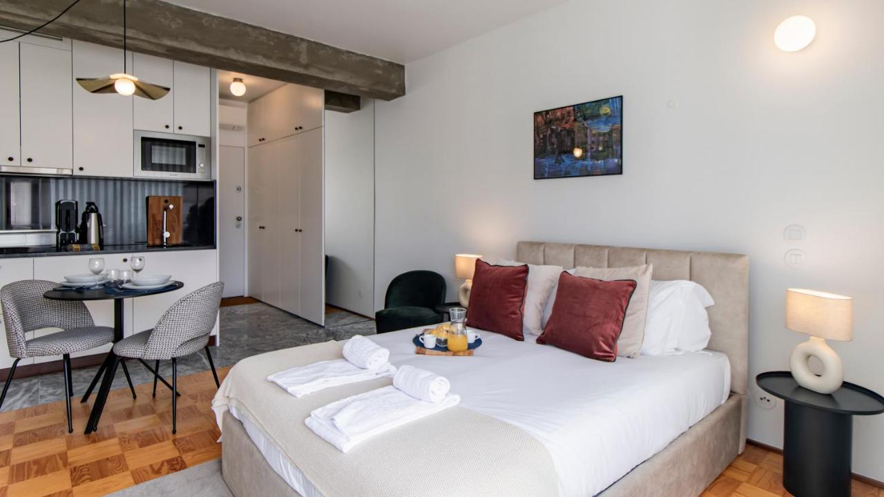Ceuta Studio Apartments By Lovelystay Porto Exterior photo