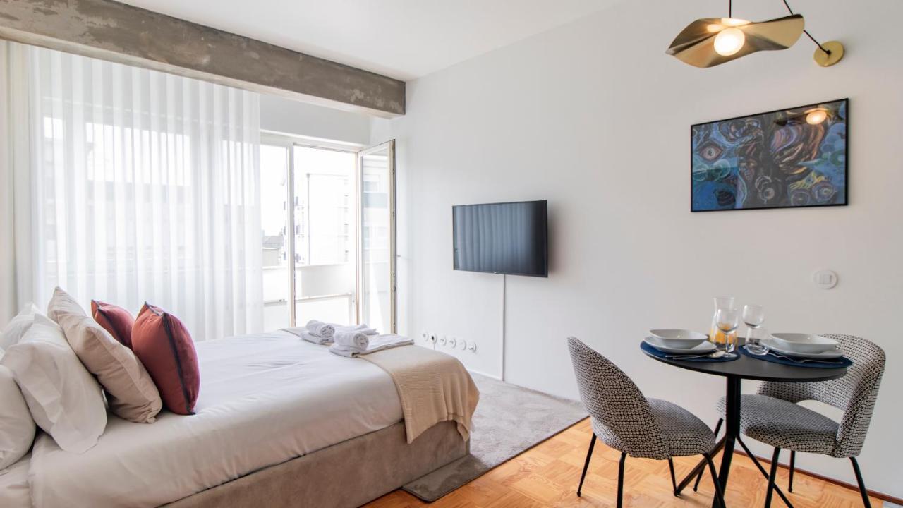 Ceuta Studio Apartments By Lovelystay Porto Exterior photo